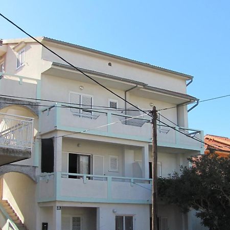 Apartments Mike Novalja Luaran gambar