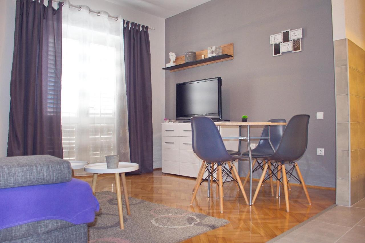 Apartments Mike Novalja Luaran gambar