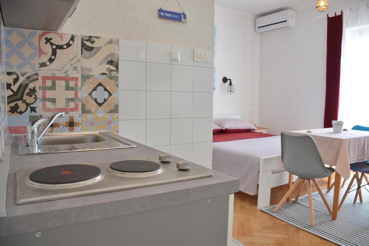 Apartments Mike Novalja Luaran gambar